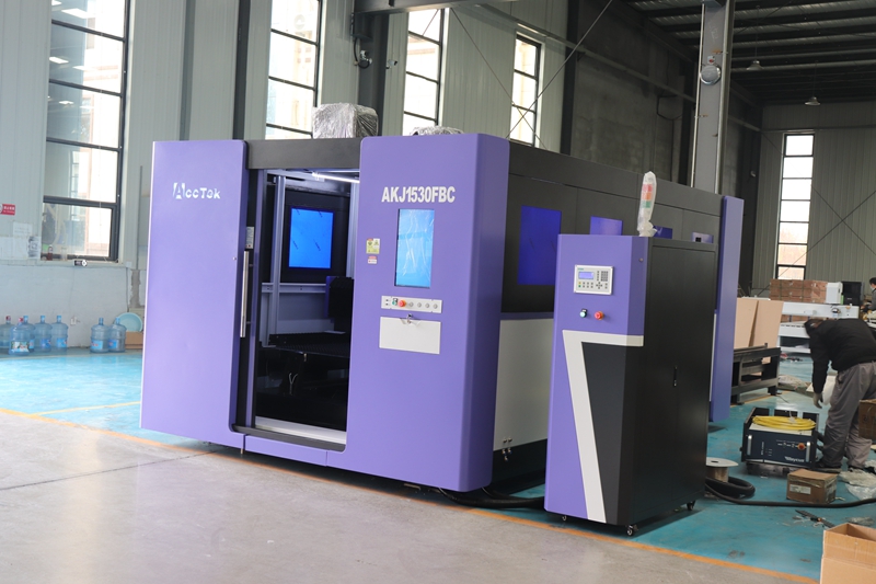ماكينة القطع المعدنية بليزر ال - مراجعة Industrial Fiber Laser Cutting Machine وسعره