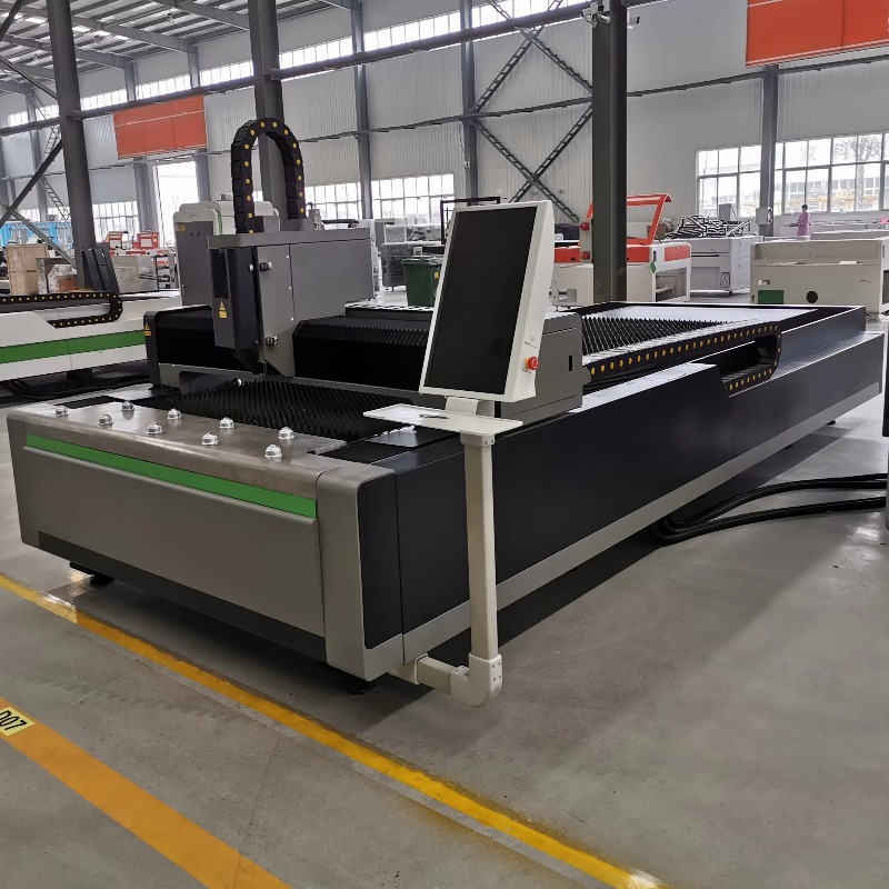 آلة قطع بالليزر الليفي بمعيار  - مراجعة Industrial Fiber Laser Cutting Machine وسعره