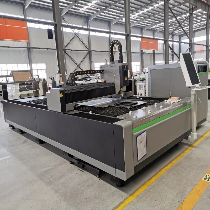 آلة قطع بالليزر الليفي بمعيار  - مراجعة Industrial Fiber Laser Cutting Machine وسعره