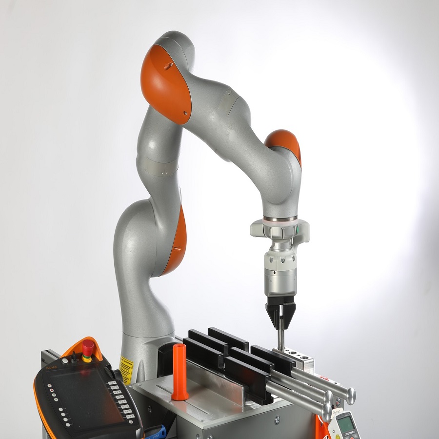 روبوت لحام صناعي من نوع كوكا م - مراجعة Industrial Laser Welding وسعره