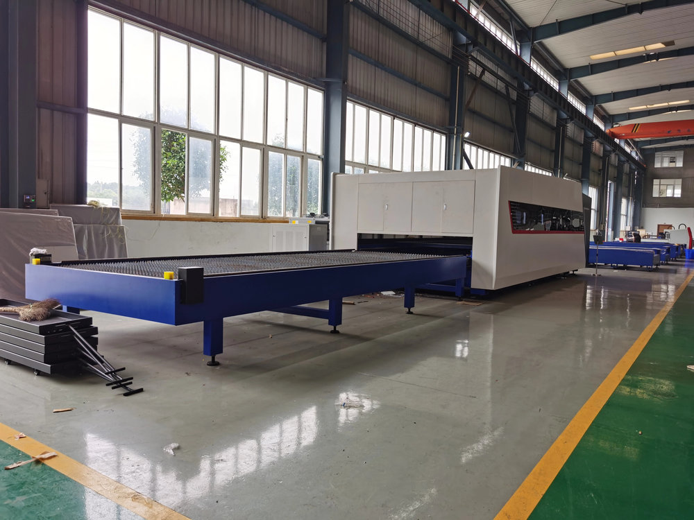 آلة قطع بالليزر الليفي CNC مغل - مراجعة Industrial Fiber Laser Cutting Machine وسعره