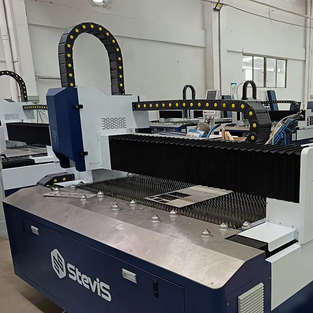 ماكينة قطع الفولاذ بالليزر الل - مراجعة Industrial Fiber Laser Cutting Machine وسعره