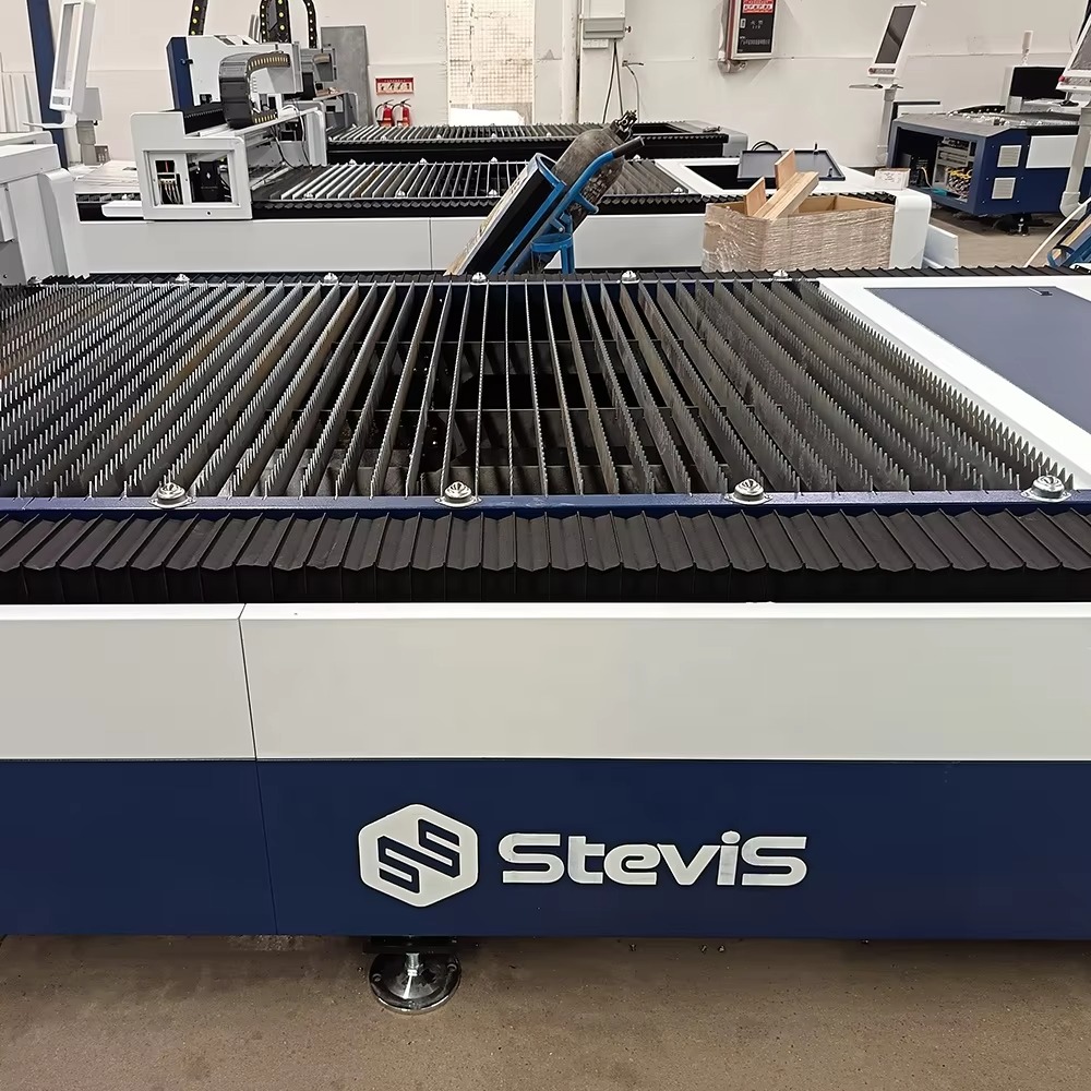 ماكينة قطع الفولاذ بالليزر الل - مراجعة Industrial Fiber Laser Cutting Machine وسعره